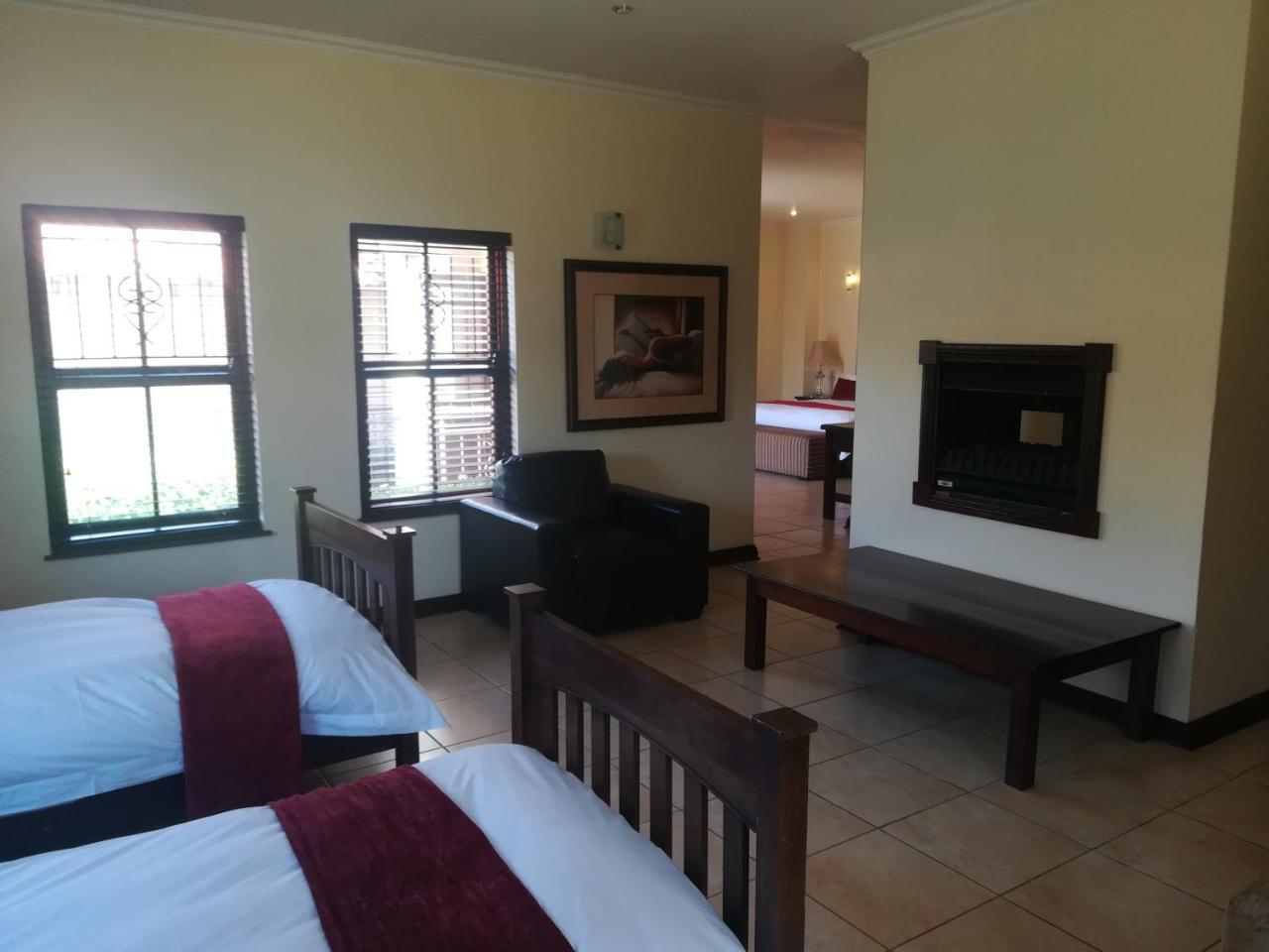 Moon And Sixpence Garden Guest House Muldersdrift Exterior photo