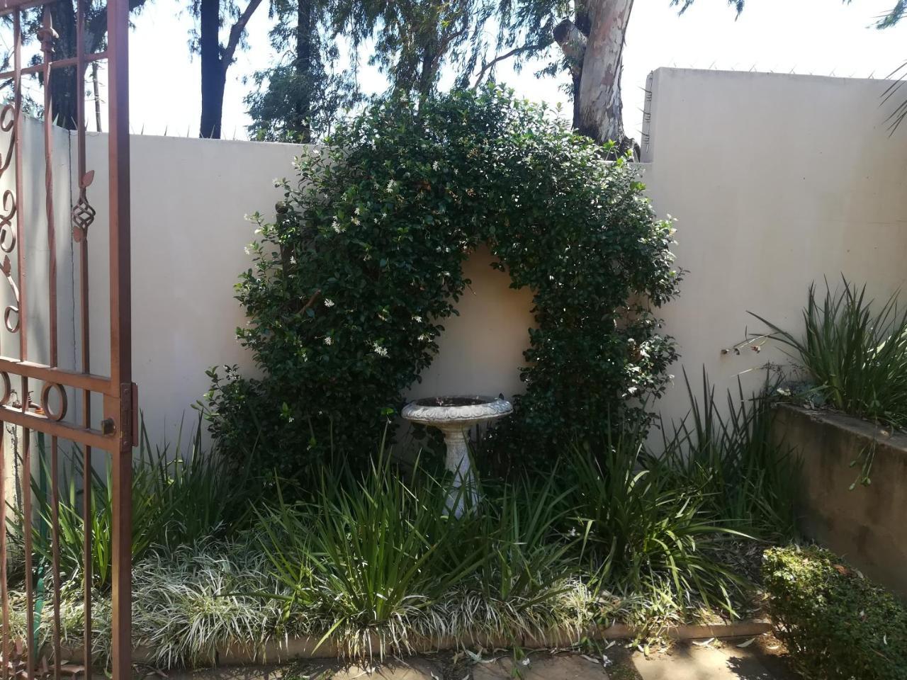 Moon And Sixpence Garden Guest House Muldersdrift Exterior photo