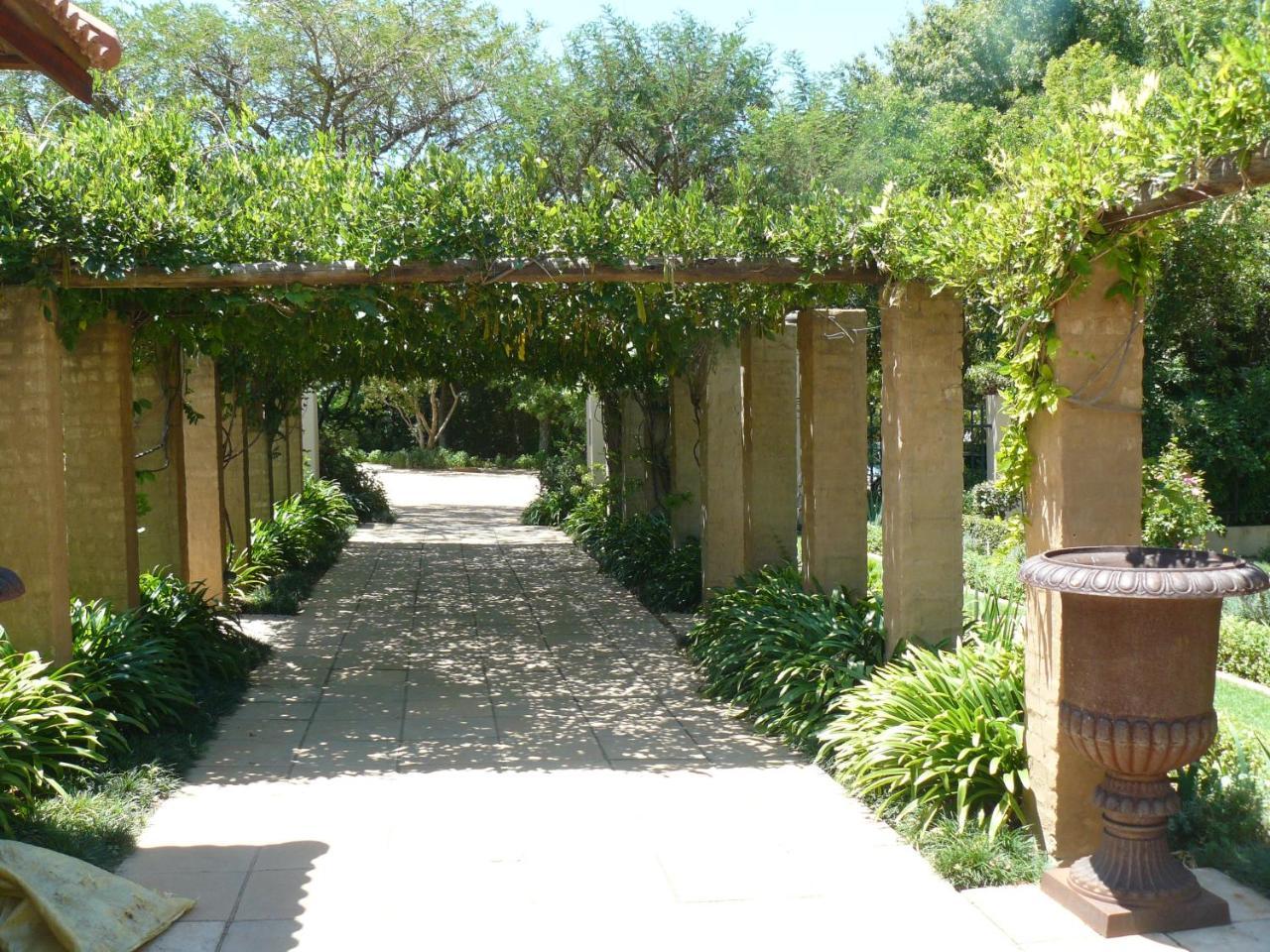 Moon And Sixpence Garden Guest House Muldersdrift Exterior photo