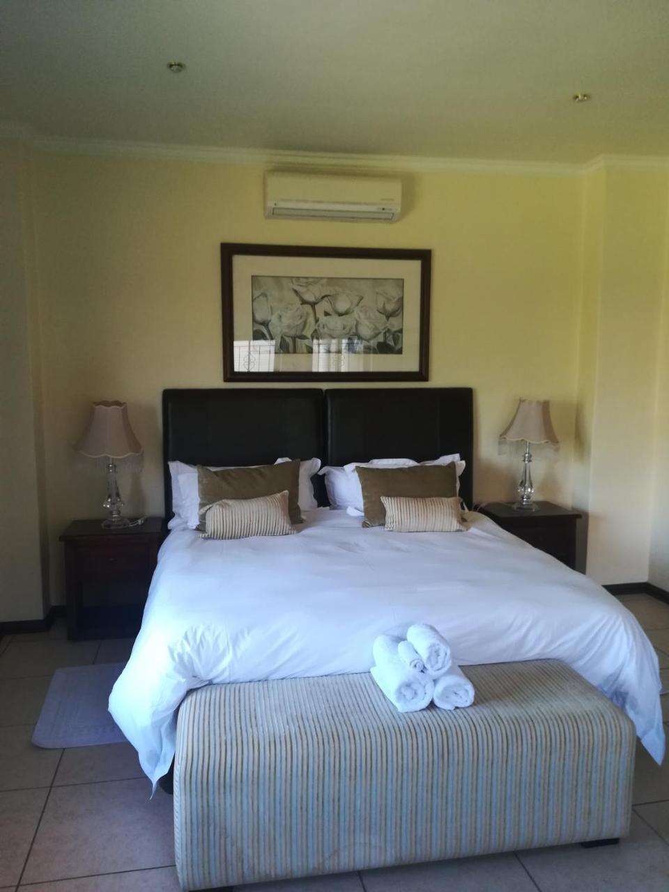 Moon And Sixpence Garden Guest House Muldersdrift Room photo